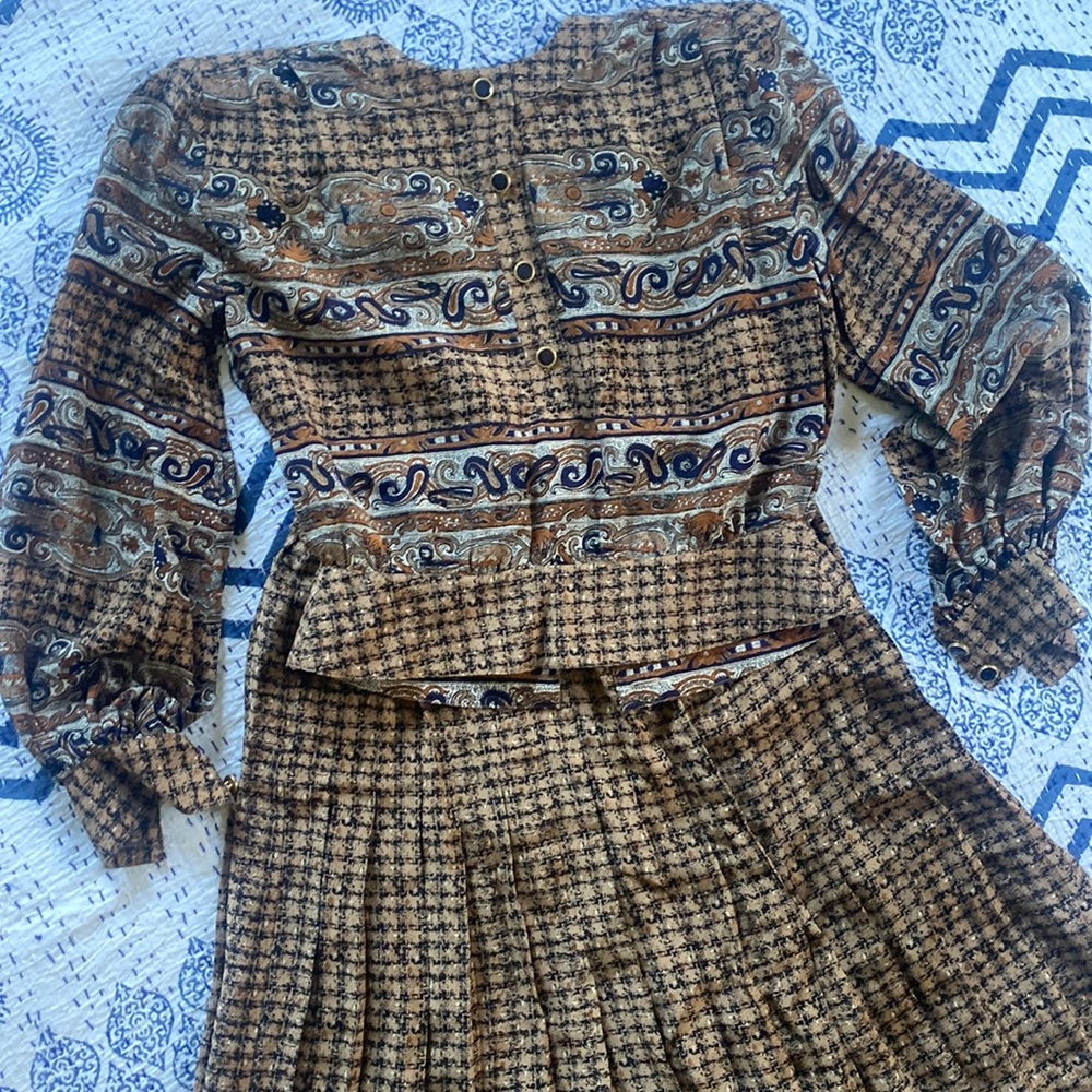 Vintage 2piece skirt set.
